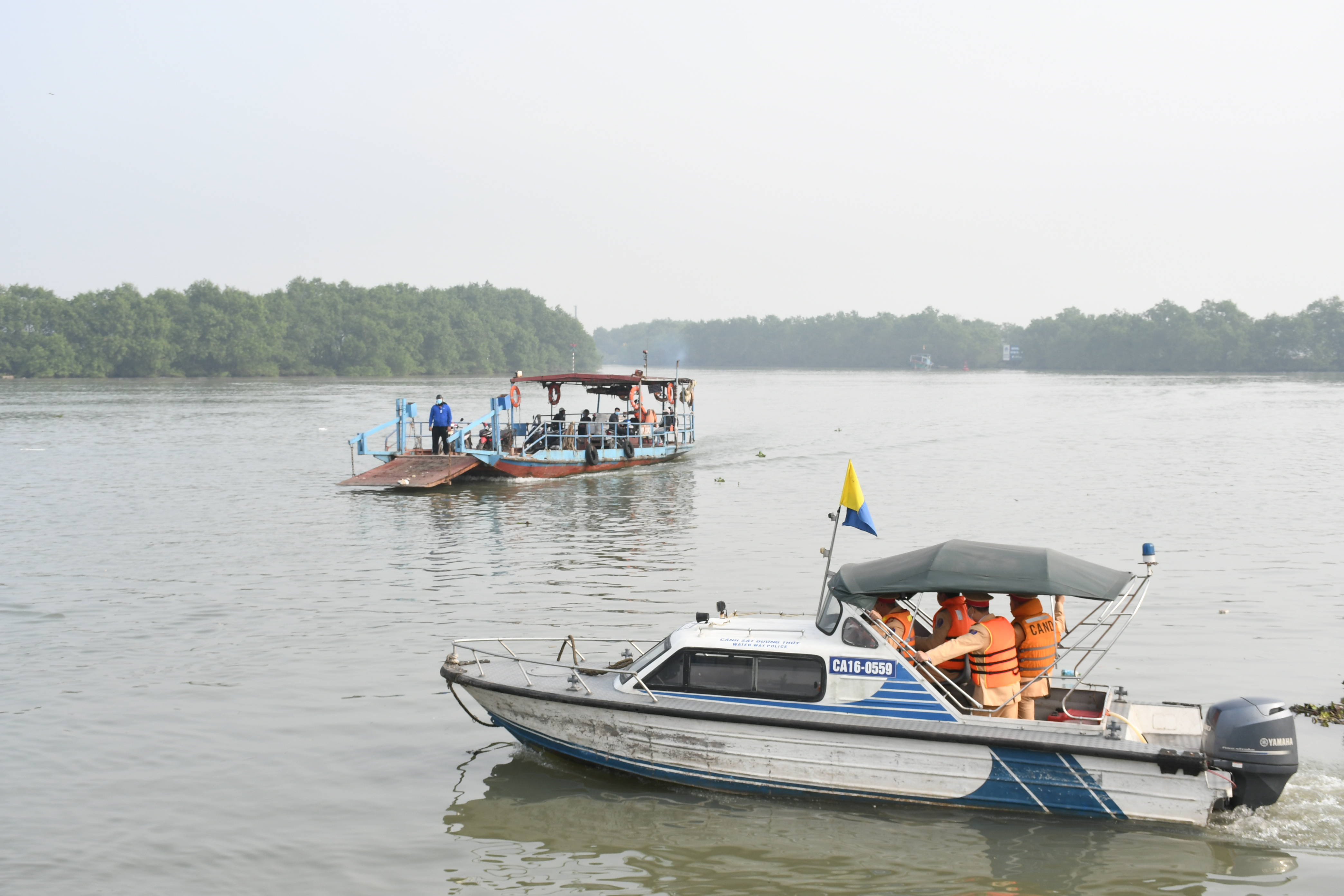 Mở đợt cao điểm kiểm tra, xử lý vi phạm trên các tuyến giao thông đường bộ, đường thủy